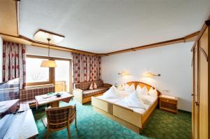 Postel nebo postele na pokoji v ubytování Huber Hotel Tramserhof