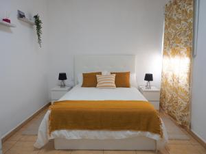 A bed or beds in a room at Apartamento Horizonte El Puertito de Güímar