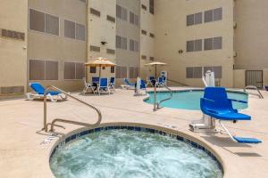 a jacuzzi tub in the courtyard of a hotel at Comfort Inn & Suites Albuquerque Downtown in Albuquerque