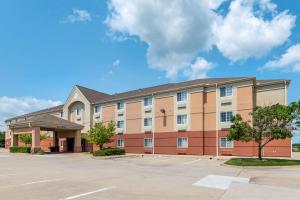 a large building with a parking lot at MainStay Suites Emporia in Emporia