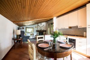 A kitchen or kitchenette at Casa Lampo