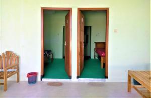 תמונה מהגלריה של Kendang Kempul Hostel בDadapan