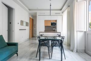 Kuchyňa alebo kuchynka v ubytovaní Pinar Vip Class Malaga C/Alcazabilla