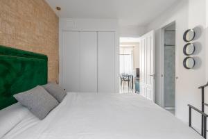 Posteľ alebo postele v izbe v ubytovaní Pinar Vip Class Malaga C/Alcazabilla