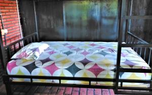 מיטה או מיטות בחדר ב-Kendang Kempul Hostel