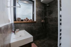 A bathroom at Apartmány Evia clinic