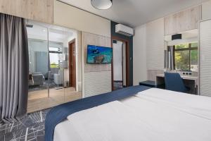 Posteľ alebo postele v izbe v ubytovaní Hotel Faleza - z widokiem na morze