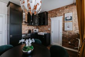 A kitchen or kitchenette at Apartmány Evia clinic