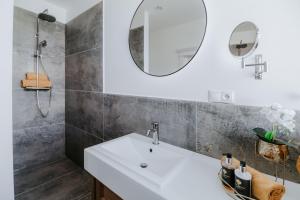 A bathroom at Apartmány Evia clinic