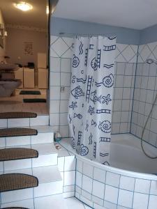 Um banheiro em Ferienhaus Badetz