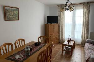 TV a/nebo společenská místnost v ubytování Chalet en el Alto de La Hayuela-Udías