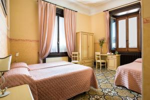 Tempat tidur dalam kamar di Hotel Fiorita