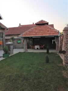 Taman di luar Kućerak X