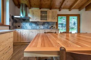 A kitchen or kitchenette at Casa al mulino