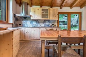 A kitchen or kitchenette at Casa al mulino