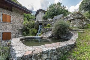 A garden outside Casa al mulino