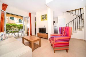 a living room with a couch and a table at Residence El Paraiso in Sa Ràpita