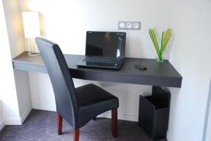 Televisyen dan/atau pusat hiburan di Ruthenium Hotel