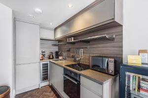 Chic one bed apartment- City Living in converted Cocoa Warehouse York PARKING