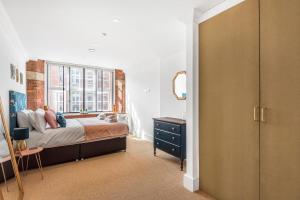 Chic one bed apartment- City Living in converted Cocoa Warehouse York PARKING