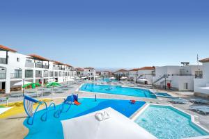 The swimming pool at or close to Broncemar Beach Suites