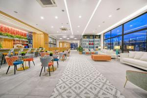 Broncemar Beach Suites的休息区