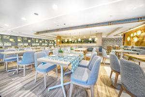 Broncemar Beach Suites的休息区