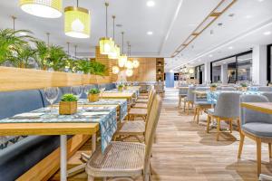 Broncemar Beach Suites餐厅或其他用餐的地方