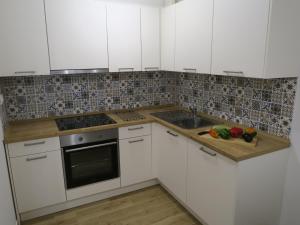 Gallery image of Old Fisherman's House w 3BD, balcony and terrace by the Sea in Oskorušno