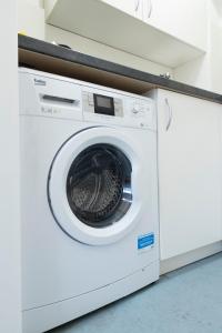 a white washing machine sitting in a room at Leben im Herzen von Fulda in Fulda