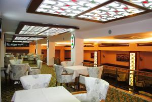 מסעדה או מקום אחר לאכול בו ב-Malahit Exclusive City Hotel