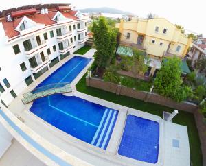 Výhled na bazén z ubytování Malahit Exclusive City Hotel nebo okolí