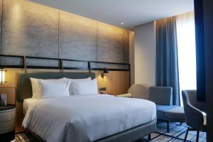 Mercure Surabaya Manyar客房内的一张或多张床位
