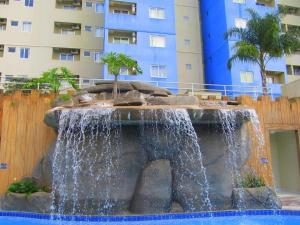 A piscina localizada em GOLDEN DOLPHIN Resort - Grand & Express - Caldas Novas - COM TV A CABO - Aguas Termais ou nos arredores