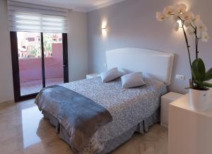 Ein Bett oder Betten in einem Zimmer der Unterkunft Marina Luxury Apartment