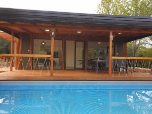 Bazén v ubytování Luxury mobile villa Melody nebo v jeho okolí