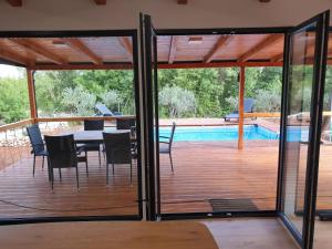 Bazén v ubytování Luxury mobile villa Melody nebo v jeho okolí
