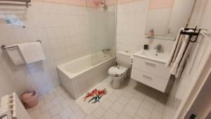 Koupelna v ubytování Horus Hôtel + 30 fotografií