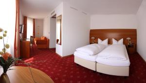 Postel nebo postele na pokoji v ubytování Hotel zur Pfalz