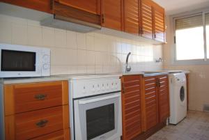 Kuhinja oz. manjša kuhinja v nastanitvi Apartamento IRIS playa de Gandia
