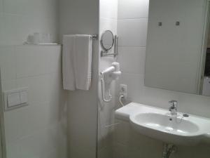 A bathroom at Apartaments Ses Dàlies Még 32 kép