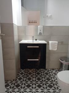 Kúpeľňa v ubytovaní Planeta Cadiz Hostel