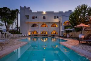 The swimming pool at or close to Leone de Castris Wine Hotel Még 37 kép