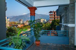 Pemandangan gunung umum atau pemandangan gunung yang diambil dari hotel