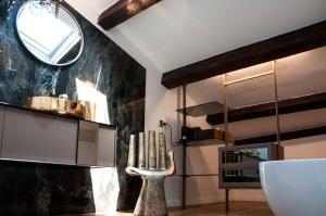 a living room with a mirror on the wall at ca' squero911 luxury rooms in Cesenatico