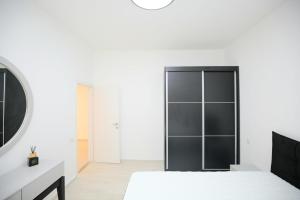 TV a/nebo společenská místnost v ubytování City center luxury apartment in Netanya