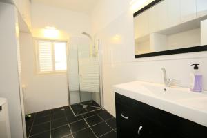 Koupelna v ubytování City center luxury apartment in Netanya
