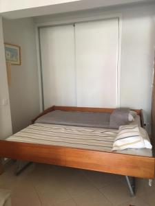 a bed in a room with a wooden bed frame at Castelos da Rocha in Portimão
