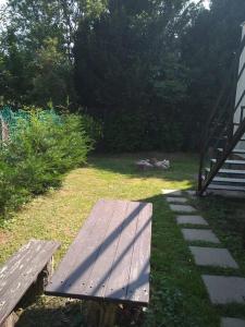 Zahrada ubytování FLÓRA VENDÉGHÁZ A BALATONNÁL