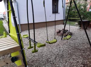 Herní místnost nebo prostor pro děti v ubytování FLÓRA VENDÉGHÁZ A BALATONNÁL